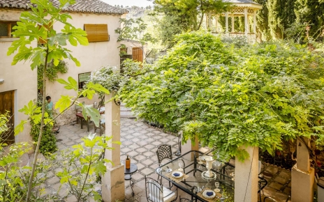 Patio y vista de la glorieta